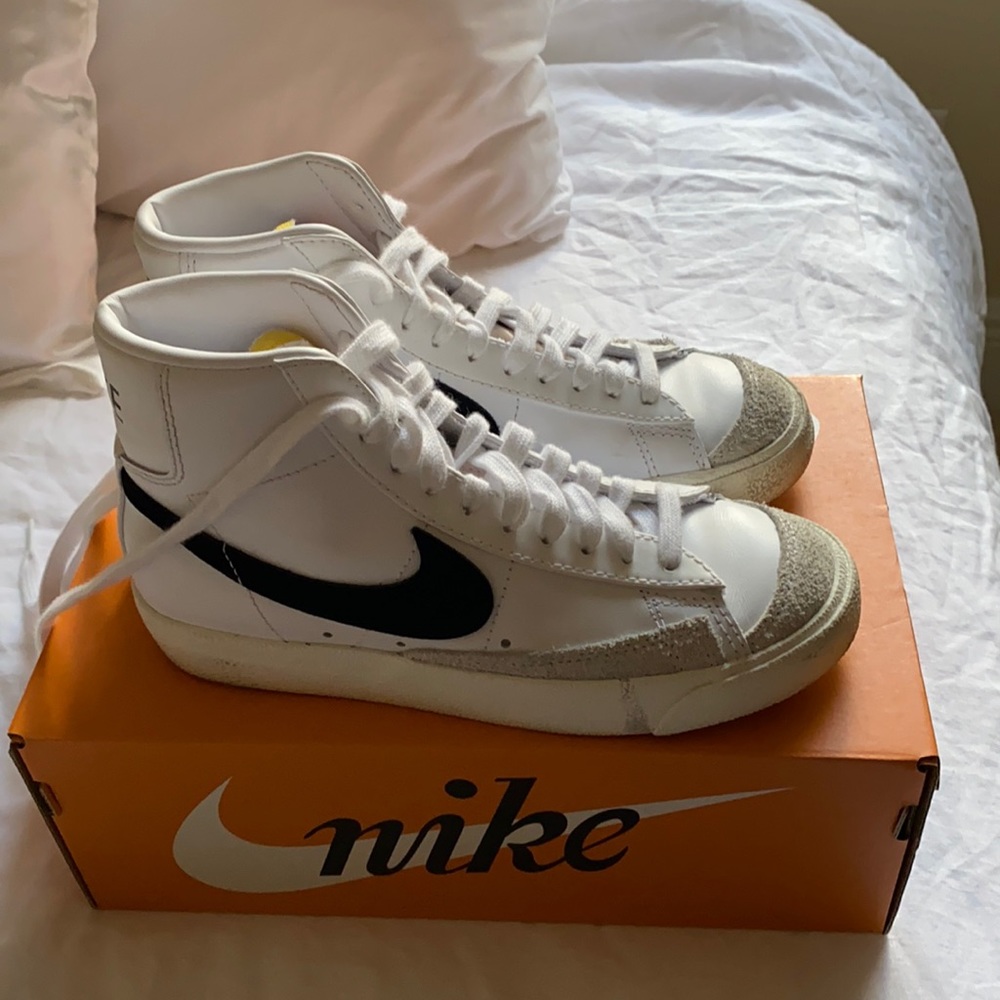 Women’s Nike Mid-blazer Hightop Shoes